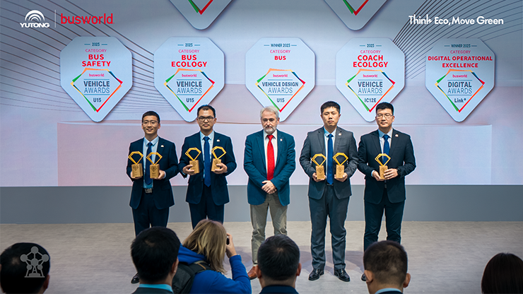 Yutong presenta la tecnología Long-Life para vehículos eléctricos en Busworld Europe 2025 y obtiene siete importantes premios