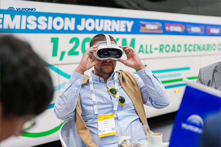 Yutong presenta en la Cumbre UITP Hamburgo 2025 el autobús interurbano eléctrico de nueva generación IC12E, mostrando la innovación en electrificación